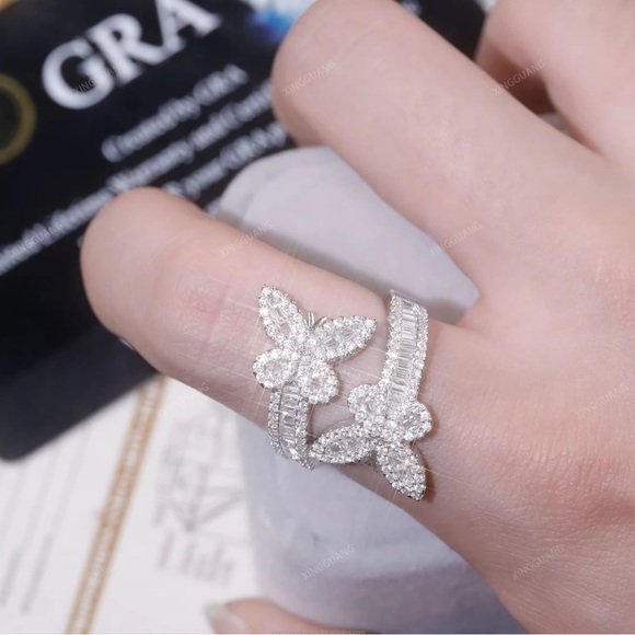 Jewelry - Elegant Silver Butterfly Ring